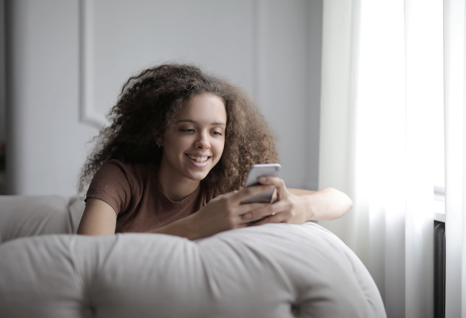 Using an AI English tutor app on a phone at home